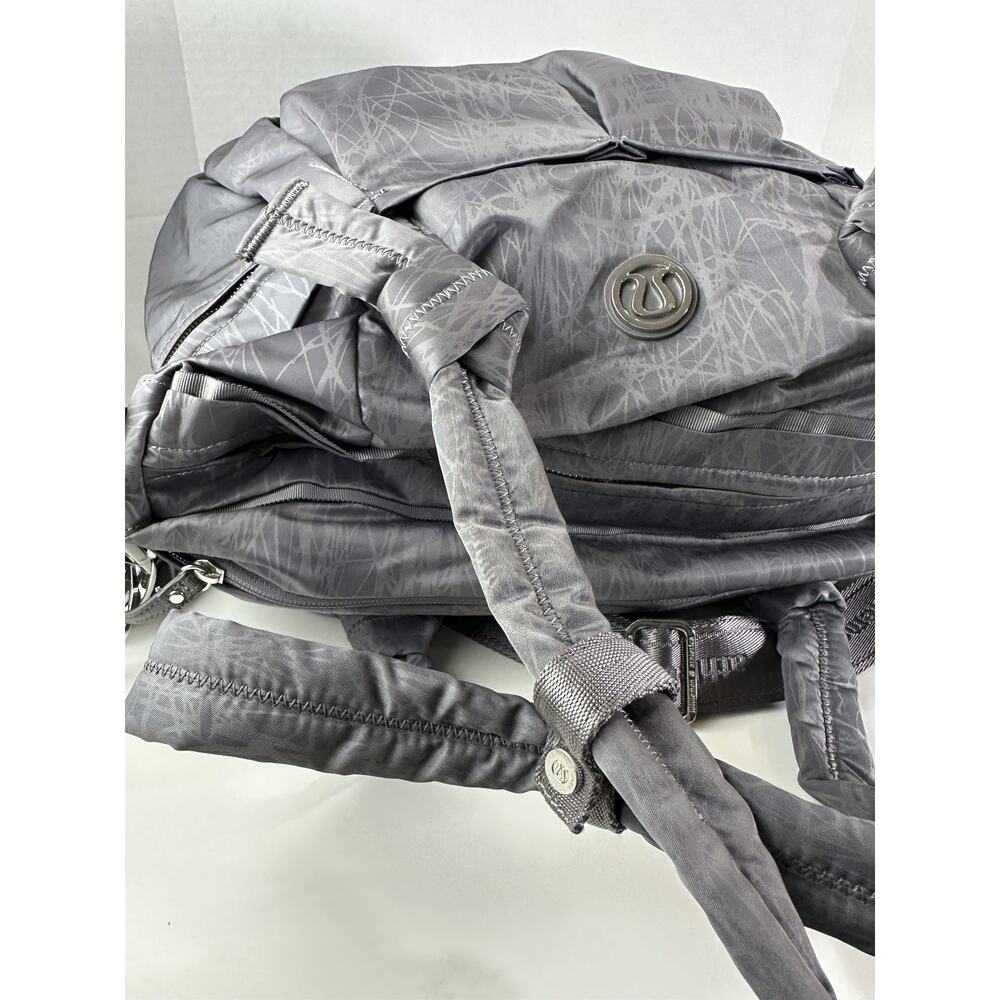 Lululemon Triumph Magnum Nesting Bird Gray Gym School Diaper Duffle Bag Rare HTF - Picture 8 of 16